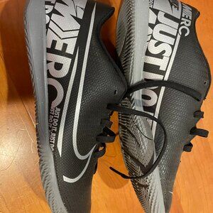Girls Nike indoor soccer Shoes - Size 6
